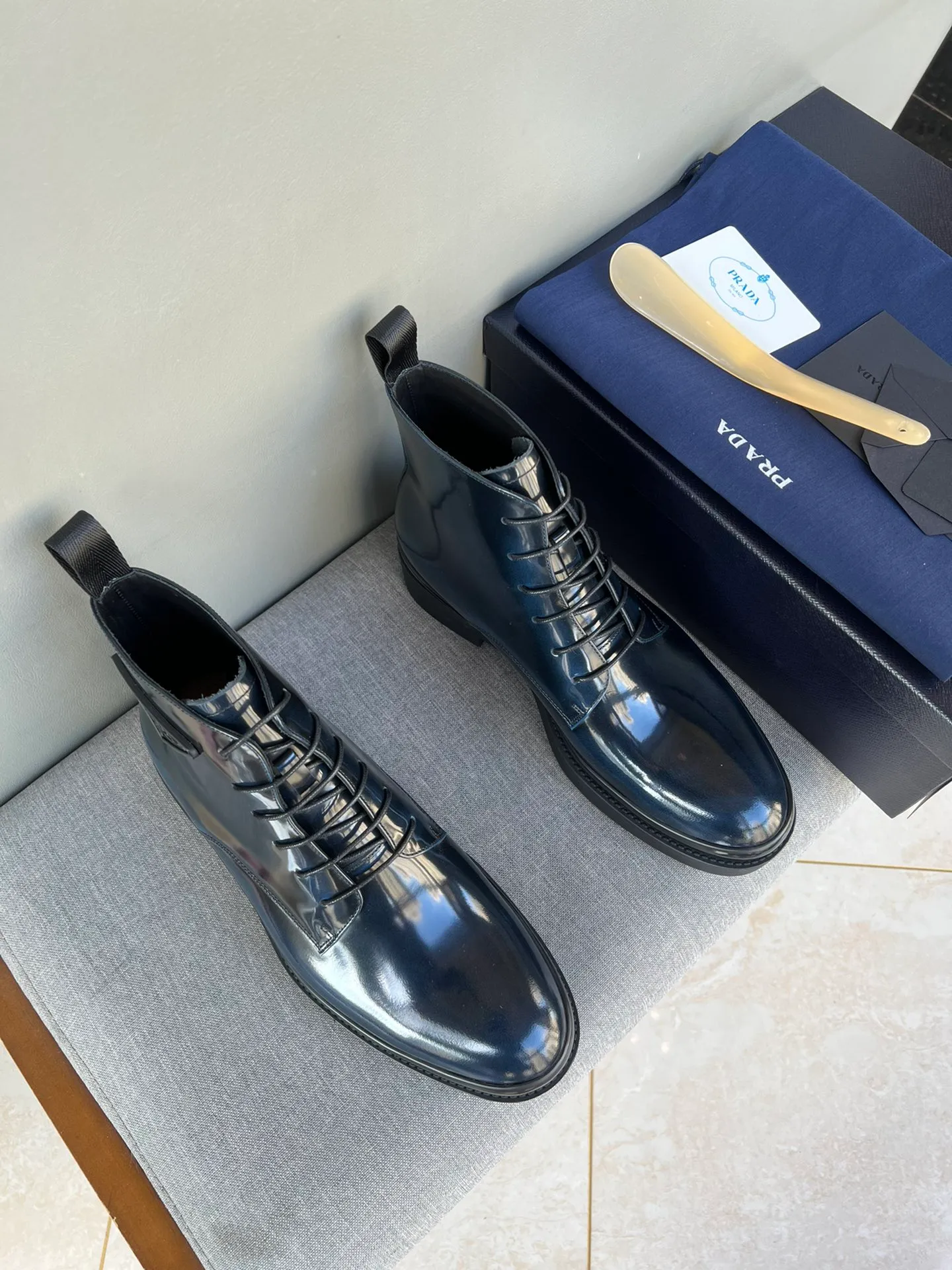 Batch of 1000💰Exclusive hot-selling new Prada Chelsea thick-soled men's shoes, naked boots, imported calf leather on the surface, cow leather on the lining, the outsole is made of private model TPU material, the frosted effect is consistent with the original version, 39-44 in stock (38, 45 custom-made, non-refundable)